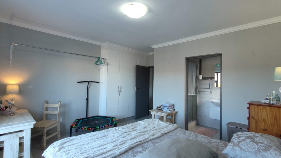 6 Bedroom Property for Sale in Island View Western Cape